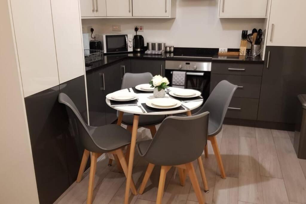Marie'S Serviced Apartments- 2 Bedroom City Stay Бедфорд Экстерьер фото